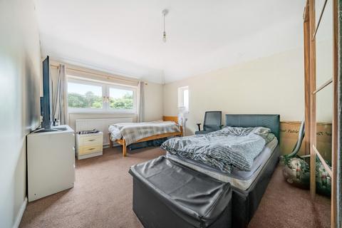 102 Albert Drive, Woking, GU21 5UA