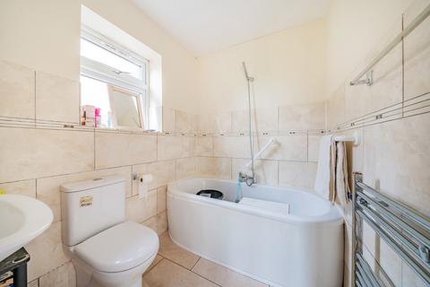 102 Albert Drive, Woking, GU21 5UA