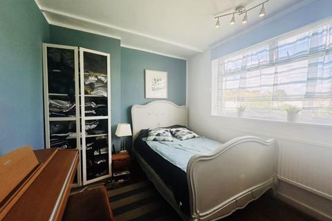 46 Walter Walk, Edgware, HA8 9ES