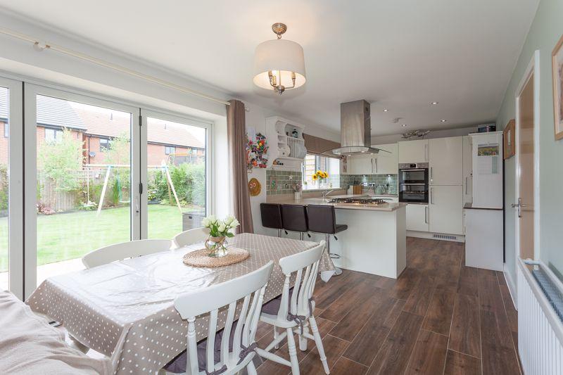 Kitchen dining