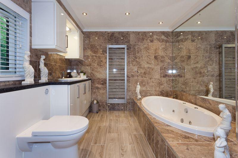 En suite bathroom