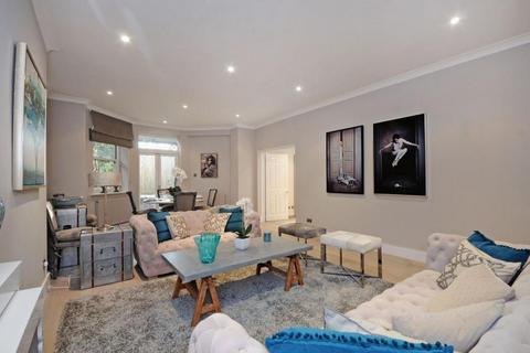 3 bedroom flat to rent, Fitzjohn's Avenue Hampstead Village NW3