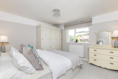 3 Bourne Close, Otterbourne, Winchester, SO21 2DU