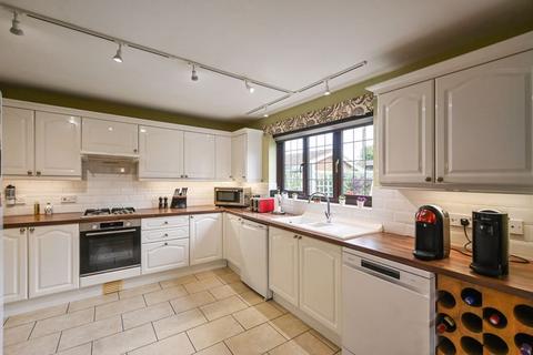 4 bedroom detached house for sale, Eythorne Road, Shepherdswell