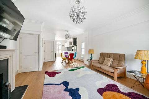57 King George Square, Richmond, TW10 6LF