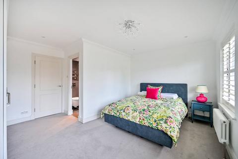 57 King George Square, Richmond, TW10 6LF