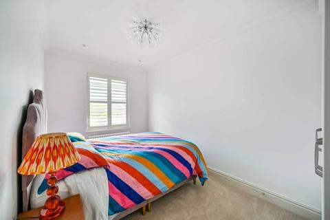 57 King George Square, Richmond, TW10 6LF