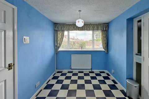 18 Castle Drive, Willenhall, WV12 4QY