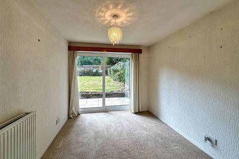 18 Castle Drive, Willenhall, WV12 4QY