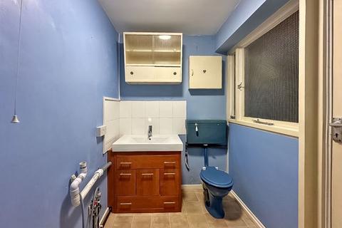 18 Castle Drive, Willenhall, WV12 4QY