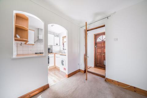 2 bedroom end of terrace house to rent, Mill Close, Haslemere