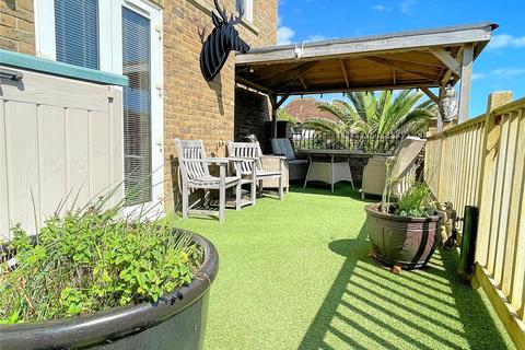 2 bedroom flat for sale, Sea Avenue, Rustington, Littlehampton, West Sussex, BN16