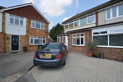 3 bedroom semi-detached house to rent, Maxwell Road, Ashford