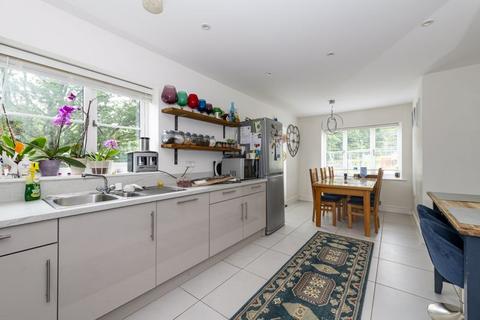 7 Centenary Drive, Heathfield, TN21 0FR