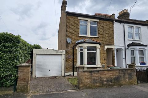 5 bedroom end of terrace house to rent, Peel Road, Harrow