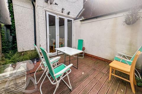 4 bedroom ground floor flat to rent, St. Cuthberts Road, Kilburn, NW2