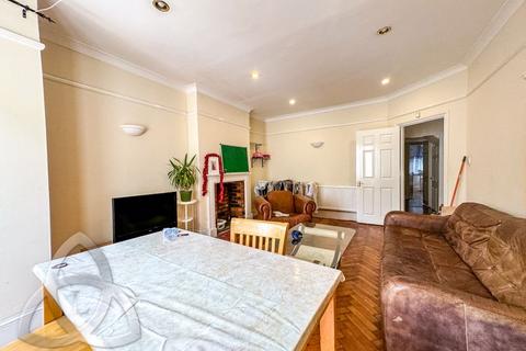 4 bedroom ground floor flat to rent, St. Cuthberts Road, Kilburn, NW2