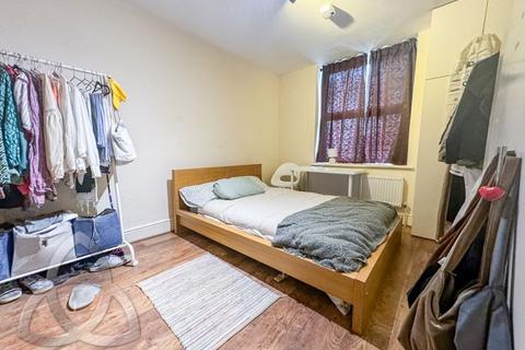 4 bedroom ground floor flat to rent, St. Cuthberts Road, Kilburn, NW2