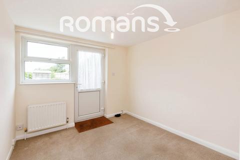 2 bedroom maisonette to rent, Church Road, Aldershot