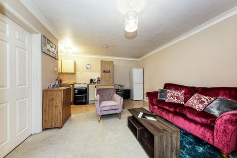 1 bedroom apartment to rent, High Beech, Martins Heron