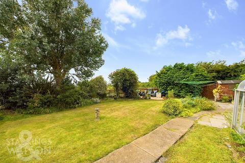 3 bedroom semi-detached house for sale, Heath Road, Hempstead, Norwich