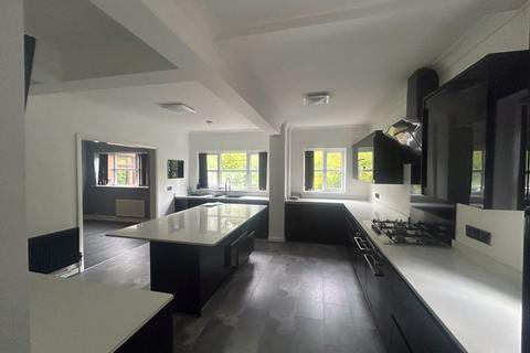 49 Blackwell Road, Barnt Green, Birmingham, B45 8BT