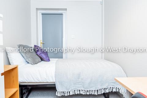 1 bedroom in a house share to rent, Cabell Road, Guildford