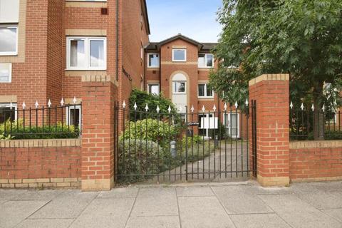 1 bedroom retirement property for sale, 76-82 Brighton Road, Coulsdon CR5