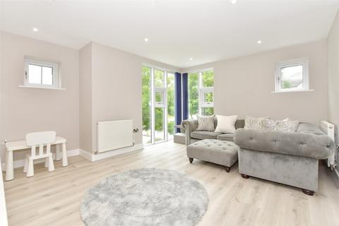 2 bedroom flat for sale, Niagara Close, Kings Hill, West Malling, Kent