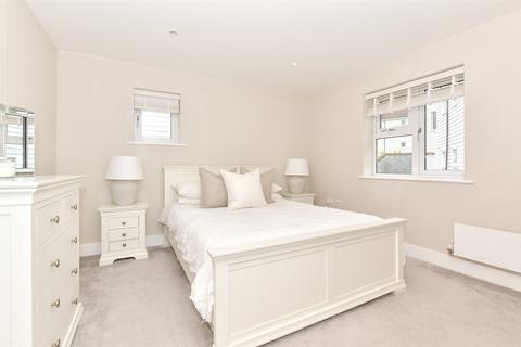 2 bedroom flat for sale, Niagara Close, Kings Hill, West Malling, Kent