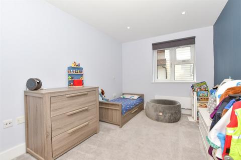 2 bedroom flat for sale, Niagara Close, Kings Hill, West Malling, Kent