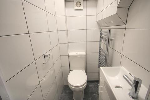 4 bedroom semi-detached house to rent, 2 NEELD CRESCENT