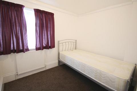 4 bedroom semi-detached house to rent, 2 NEELD CRESCENT