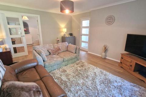 2 bedroom flat for sale, Foreland Road, Bembridge, Isle of Wight, PO35 5RX