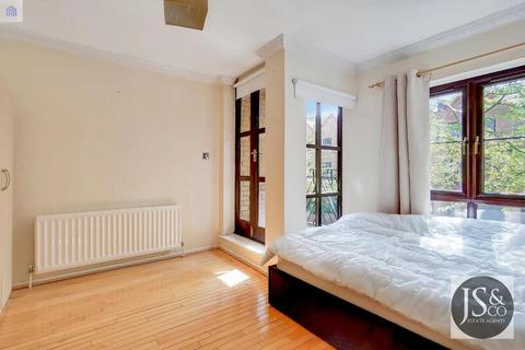 undefined, Brunswick Quay, London, SE16 7PY