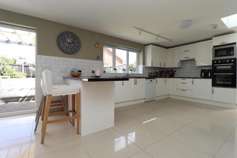 16 Sandwich Road, Whitfield, Dover, CT16 3LG