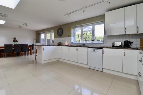 16 Sandwich Road, Whitfield, Dover, CT16 3LG