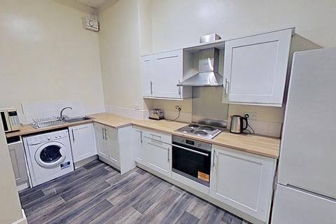 5 bedroom flat to rent, Merchiston Avenue, Edinburgh, EH10