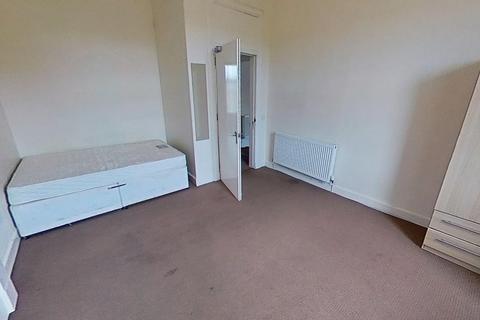 5 bedroom flat to rent, Merchiston Avenue, Edinburgh, EH10