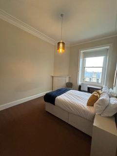 5 bedroom flat to rent, (3f1) East Claremont Street, New Town, Edinburgh, EH7