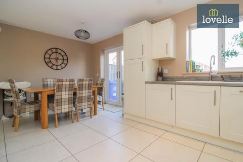 3 bedroom semi-detached house for sale, Larkspur Avenue, Healing DN41