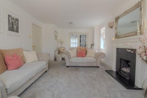 19 Saracen Drive, Balsall Common, Coventry, CV7 7UA