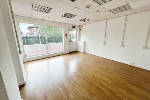 Retail property (high street) to rent, Lynchford Road, Farnborough GU14