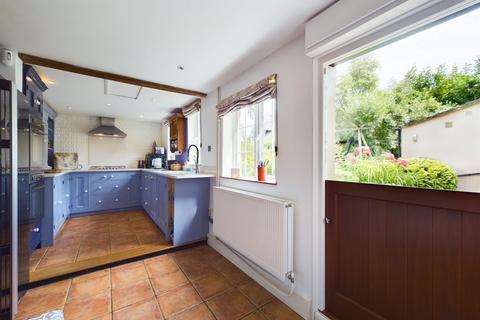 4 bedroom cottage for sale, Stoke Road, Blisworth, NN7