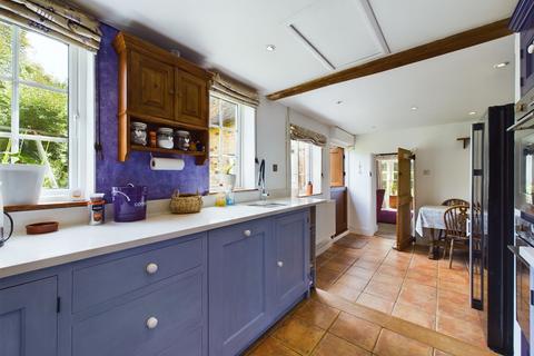 4 bedroom cottage for sale, Stoke Road, Blisworth, NN7