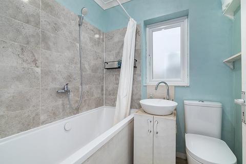 2 bedroom terraced house for sale, North Avenue, London