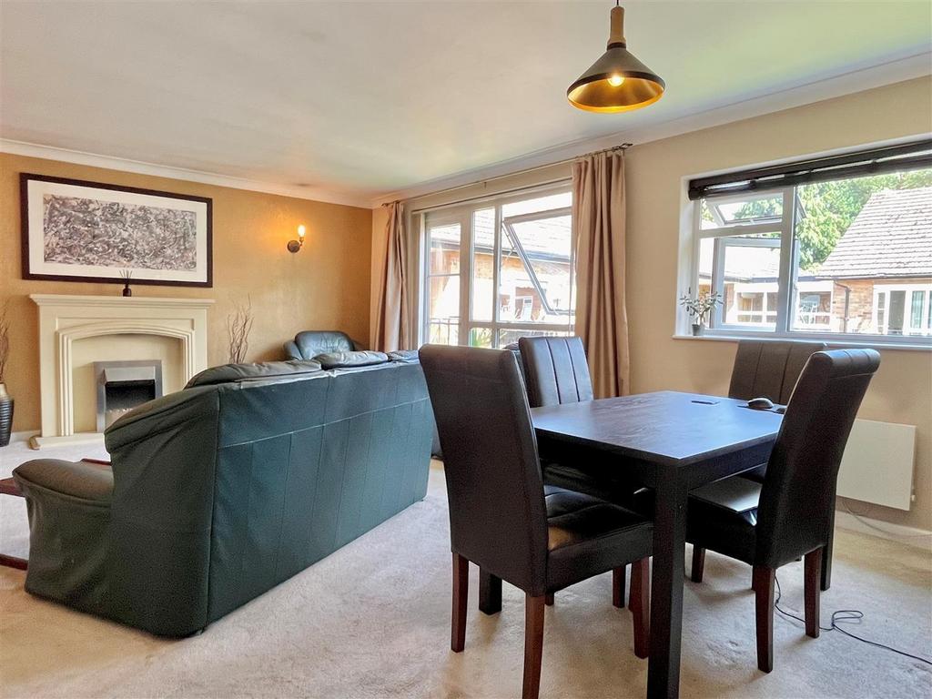 Dining / Lounge