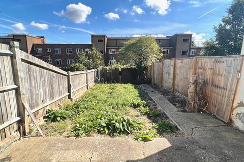 3 bedroom terraced house to rent, Barriedale, London SE14