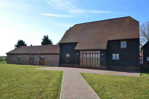 4 bedroom barn conversion to rent, Ickleford, nr Hitchin, Hertfordshire