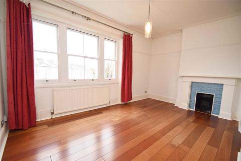Flat 3, 19 The Barons, Twickenham, TW1 2AP